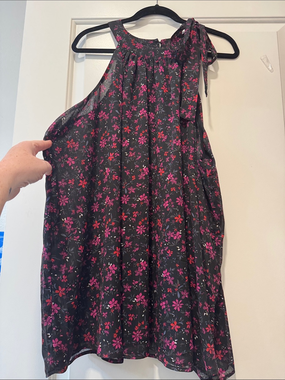 Torrid Black Floral sleeveless tie neck Size 4x (26)